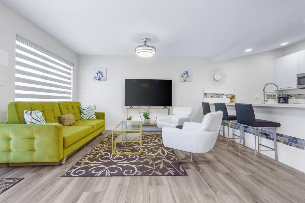 Spacious Living W/ Heated Pool + Outdoor Patio Apartamento *