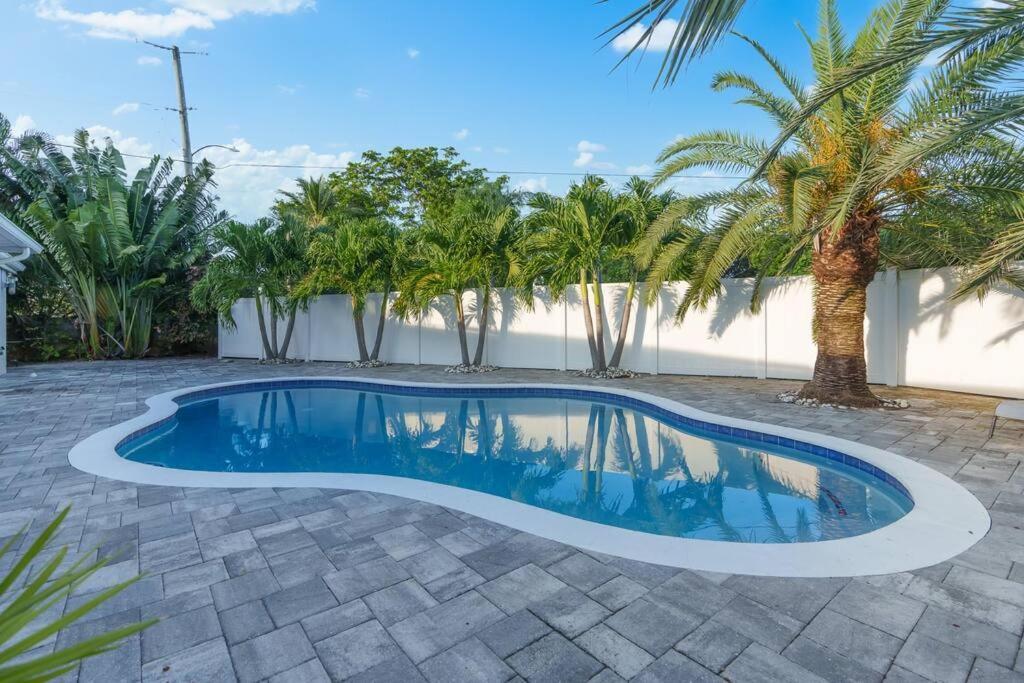 Spacious Living W/ Heated Pool + Outdoor Patio Apartamento