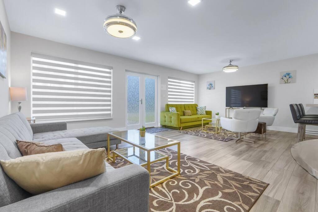 Apartamento Spacious Living W/ Heated Pool + Outdoor Patio